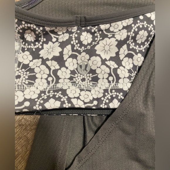 Lululemon Athletic Top size 8 - Picture 5 of 6